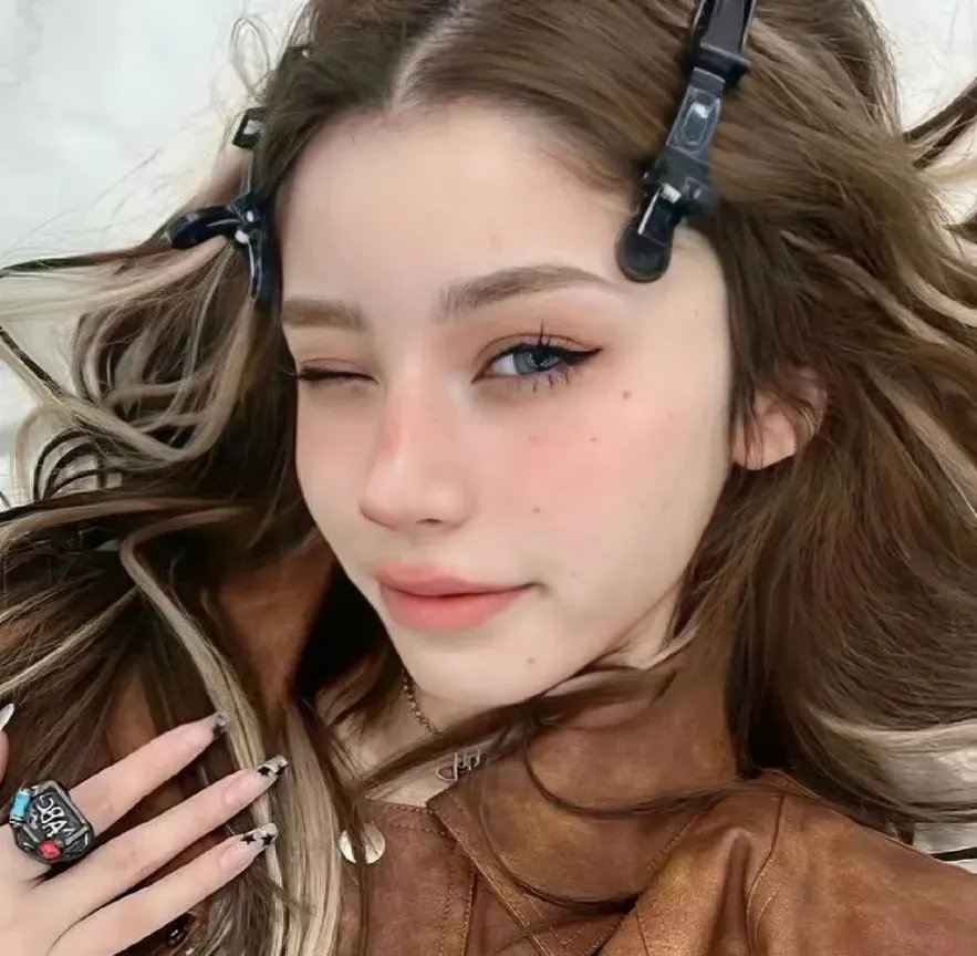 孖胎斗女巫